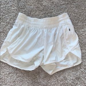 lululemon hotty hot 4 inch shorts